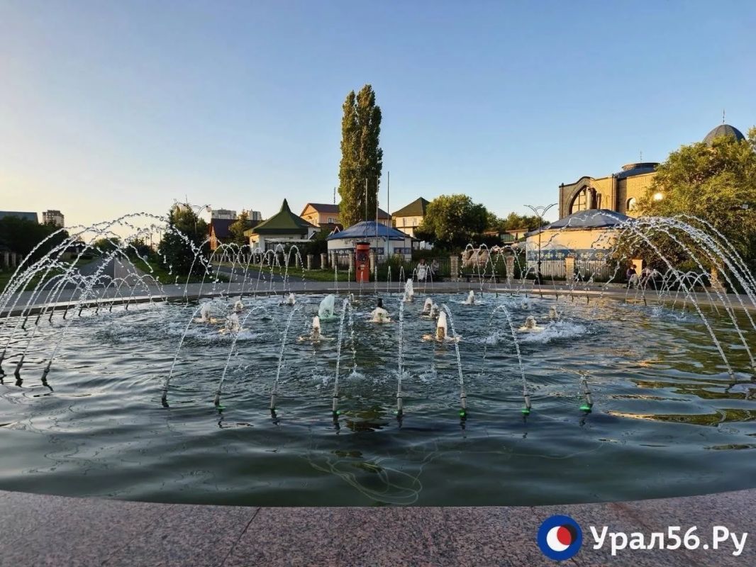 Спустя несколько лет простоя в Оренбурге заработал фонтан «Дружбы народов» в парке «Национальная деревня» Спустя несколько лет простоя в Оренбурге заработал фонтан «Дружбы народов» в парке «Национальная деревня»