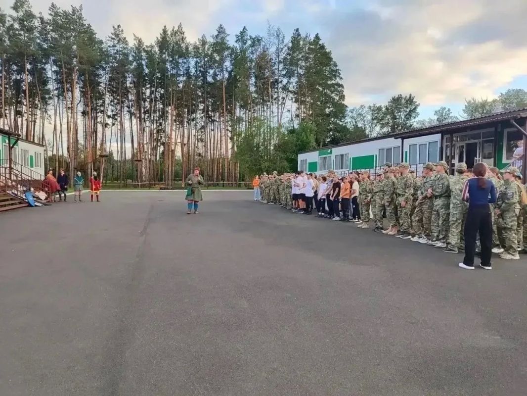 Средневековые доспехи и мечи: «Медвежий стан» перенес участников «Зарницы» в эпоху Древней Руси Средневековые доспехи и мечи: «Медвежий стан» перенес участников «Зарницы» в эпоху Древней Руси