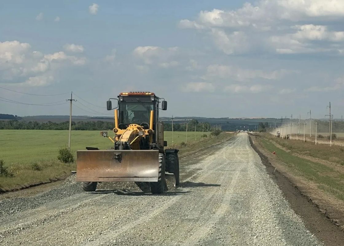 Дорожники приводят в порядок трассу Орск – граница Республики Башкортостан Дорожники приводят в порядок трассу Орск – граница Республики Башкортостан