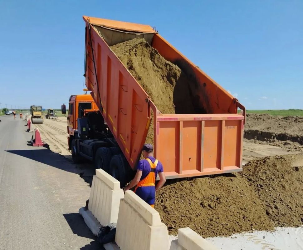 Дорожники приводят в порядок трассу Орск – граница Республики Башкортостан Дорожники приводят в порядок трассу Орск – граница Республики Башкортостан