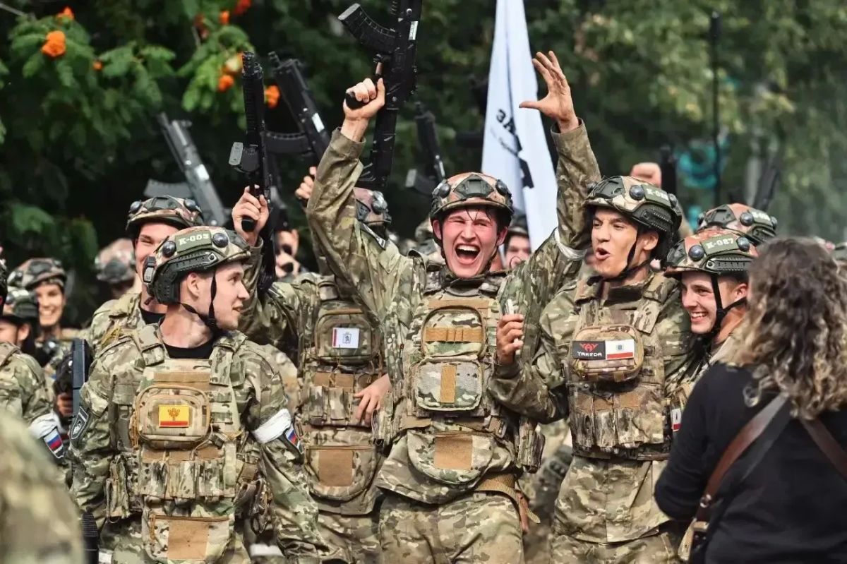 «Благополучие страны строится на воспитании патриотов»: на «Зарнице 2.0» в Оренбурге побывал Герой России Владислав Головин «Благополучие страны строится на воспитании патриотов»: на «Зарнице 2.0» в Оренбурге побывал Герой России Владислав Головин