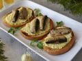 Новые вкусы старой классики: необычные бутерброды со шпротами на праздничный стол