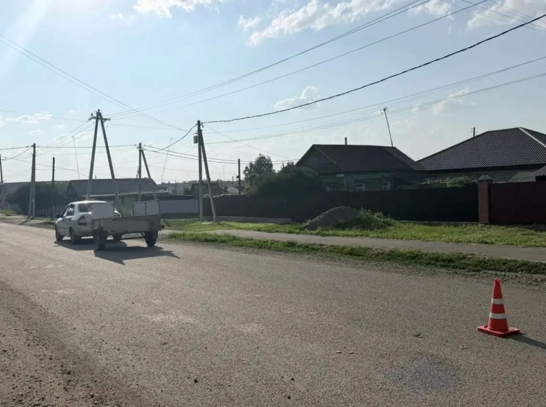 Сотрудники полиции устанавливают обстоятельства ДТП с участием несовершеннолетних Сотрудники полиции устанавливают обстоятельства ДТП с участием несовершеннолетних