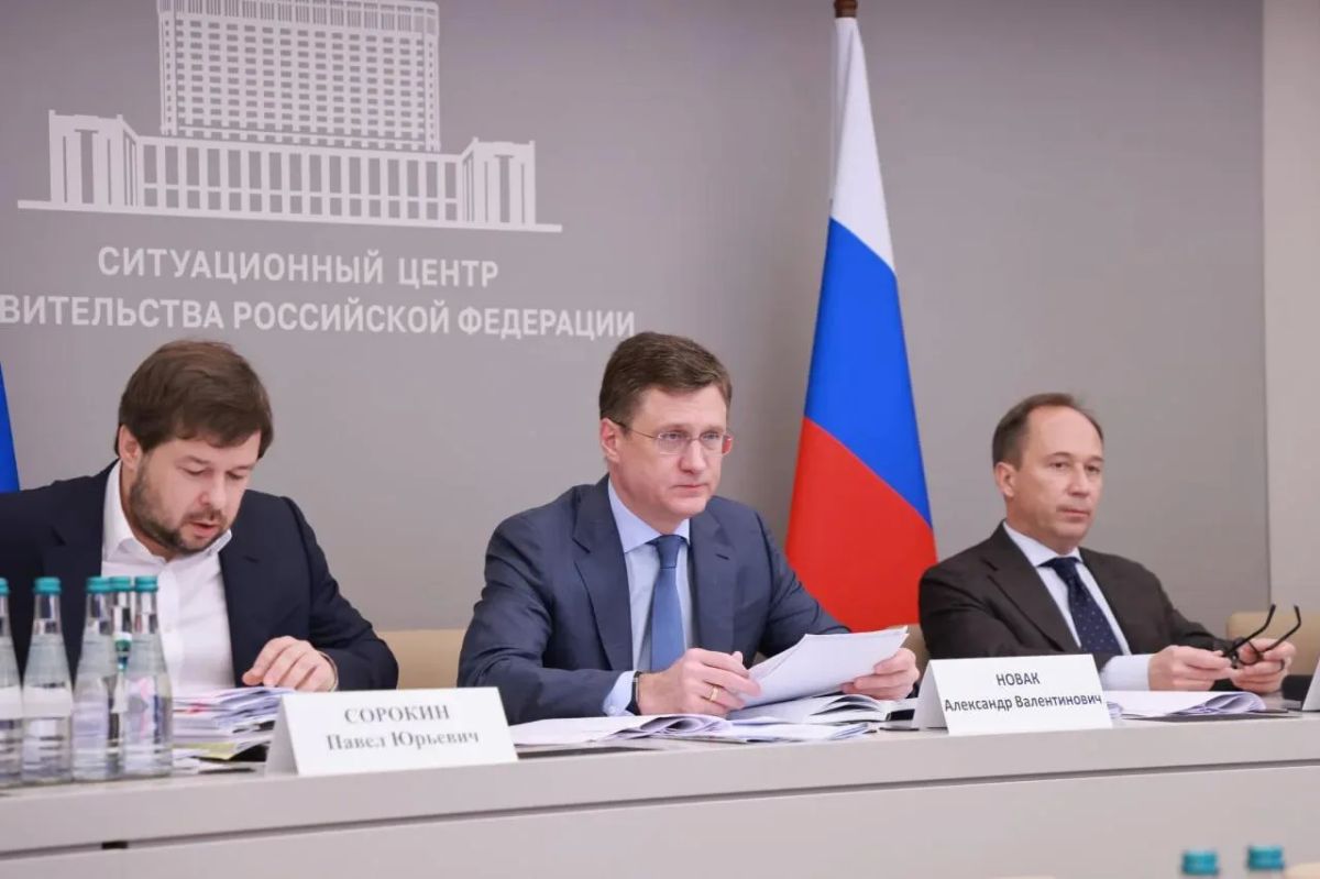 «Запрет экспорта и насыщение рынка за счёт импорта дают свои плоды», – отметил Александр Новак в ходе совещания по ситуации на рынке горючесмазочных материалов