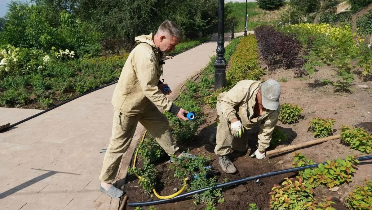 В Оренбурге продолжается благоустройство Елизаветинского спуска В Оренбурге продолжается благоустройство Елизаветинского спуска