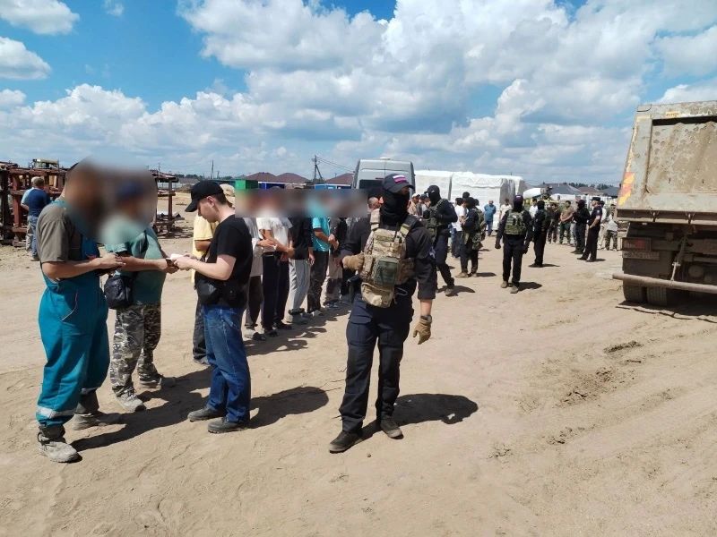 Оренбургские полицейские провели рейд по противодействию незаконной миграции Оренбургские полицейские провели рейд по противодействию незаконной миграции