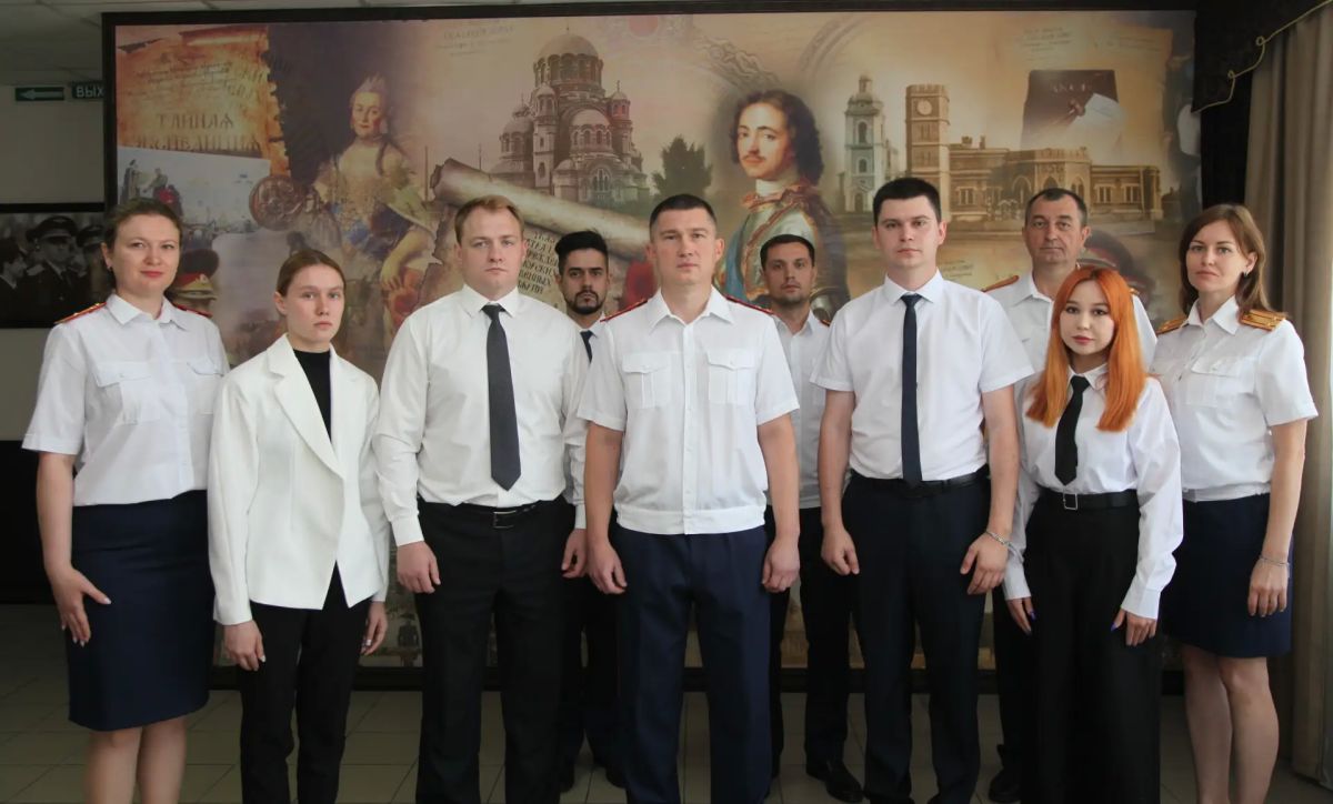 В следственном управлении состоялась торжественная церемония принятия молодыми следователями Присяги сотрудника Следственного комитета Российской Федерации В следственном управлении состоялась торжественная церемония принятия молодыми следователями Присяги сотрудника Следственного комитета Российской Федерации