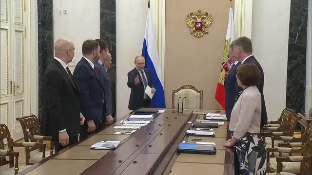 Путин заявил об устойчивости экономики России вопреки внешнему давлению