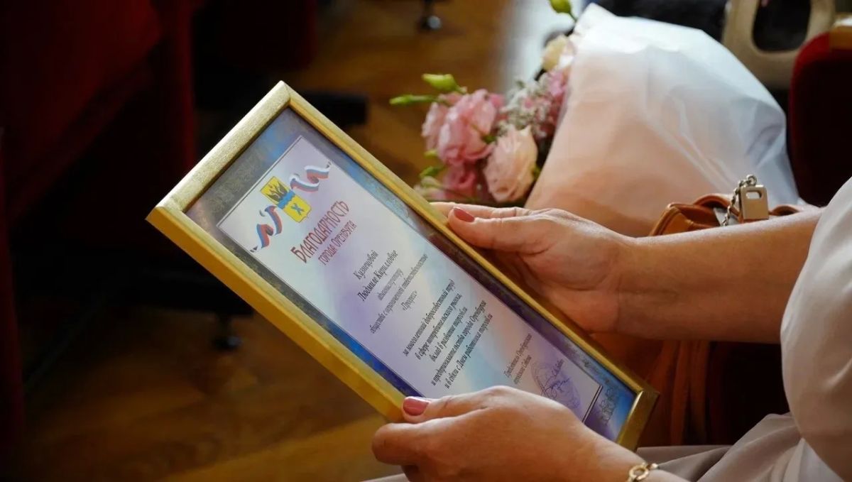Работники торговли Оренбурга принимают поздравления Работники торговли Оренбурга принимают поздравления