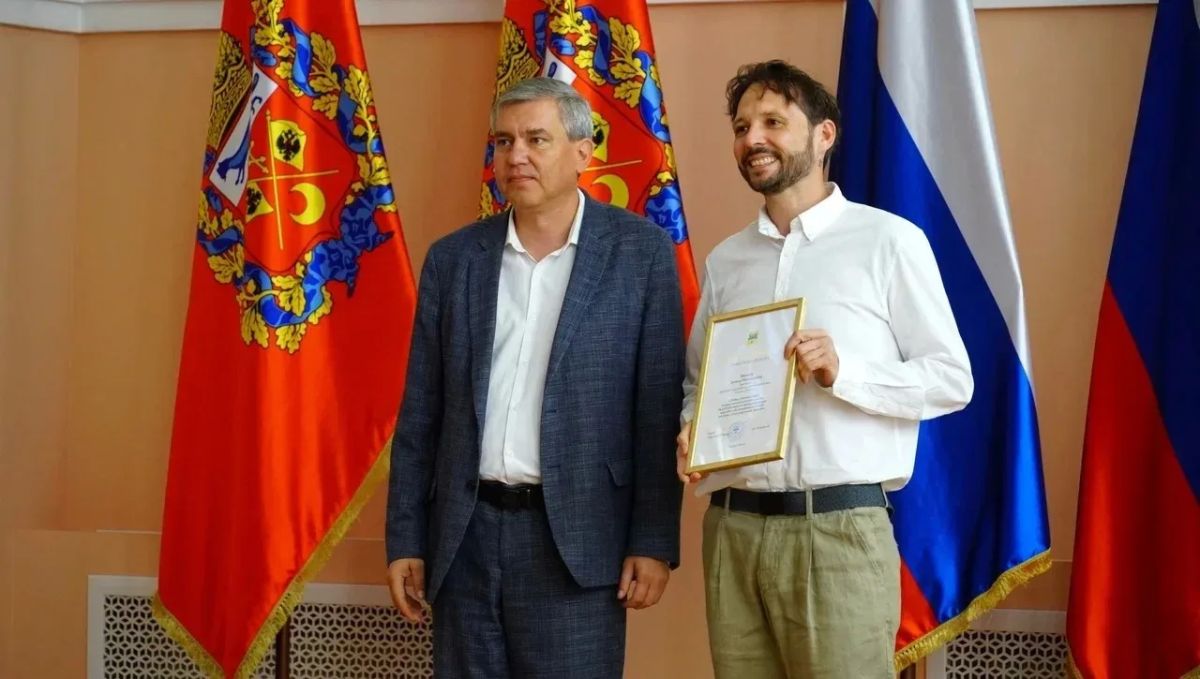 Работники торговли Оренбурга принимают поздравления Работники торговли Оренбурга принимают поздравления