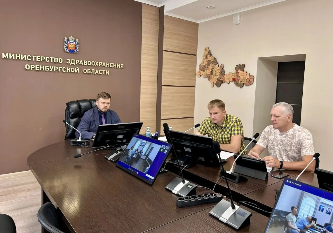 Первый заместитель министра здравоохранения региона Павел Орлов провел совещание в режиме ВКС, посвященное срокам окончания работ по возведению приемного экстренного отделения на территории Областного центра хирургии и... Первый заместитель министра здравоохранения региона Павел Орлов провел совещание в режиме ВКС, посвященное срокам окончания работ по возведению приемного экстренного отделения на территории Областного центра хирургии и...