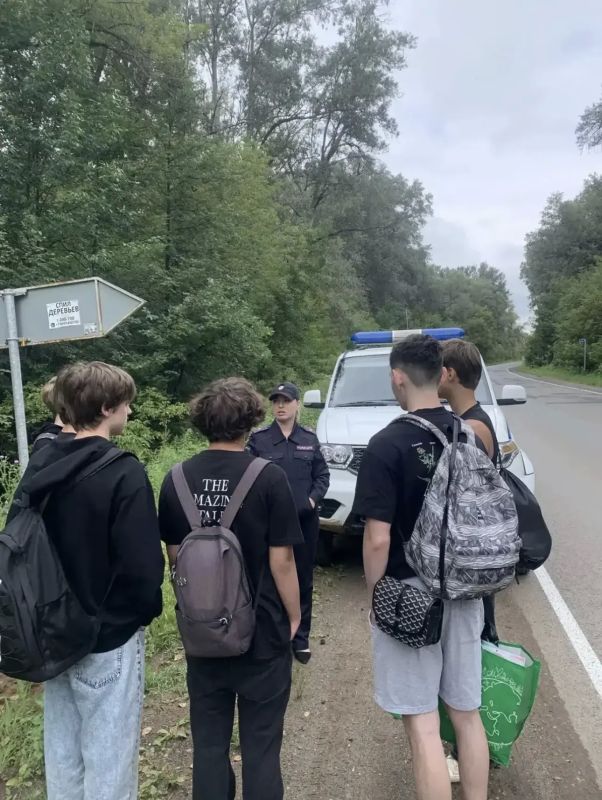 Полицейские регулярно проверяют пляжи и места отдыха у воды Полицейские регулярно проверяют пляжи и места отдыха у воды