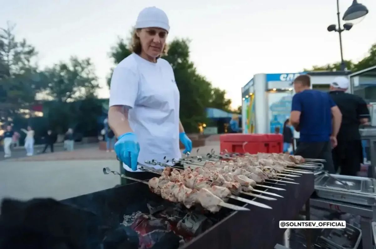 Евгений Солнцев поздравил работников торговли Оренбуржья с праздником! Евгений Солнцев поздравил работников торговли Оренбуржья с праздником!