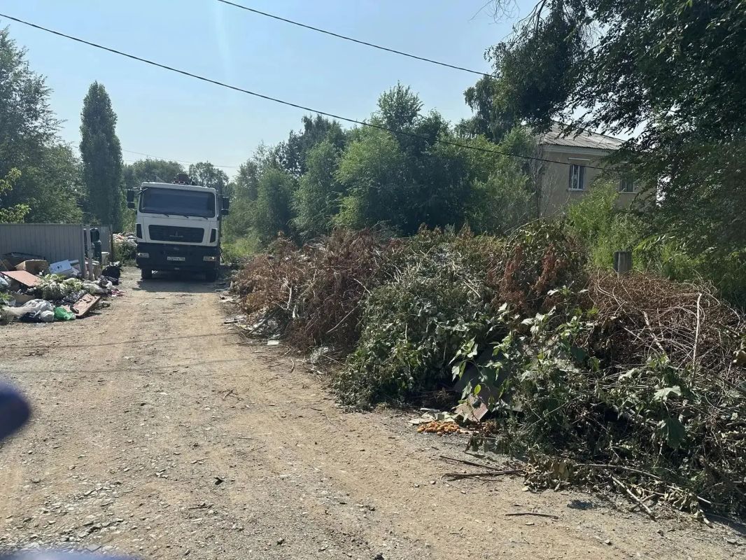 В Орске продолжают убирать несанкционированные свалки крупногабаритного и растительного мусора В Орске продолжают убирать несанкционированные свалки крупногабаритного и растительного мусора