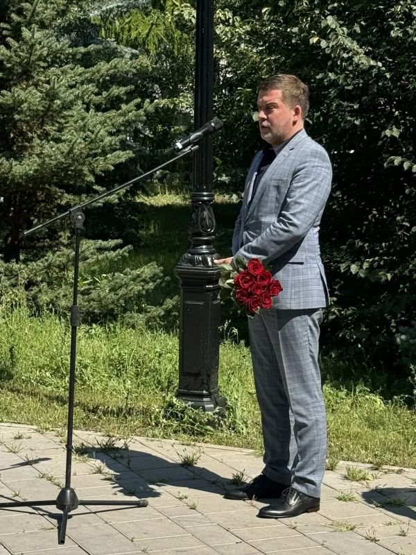 В Оренбурге почтили память погибших детей Донбасса В Оренбурге почтили память погибших детей Донбасса