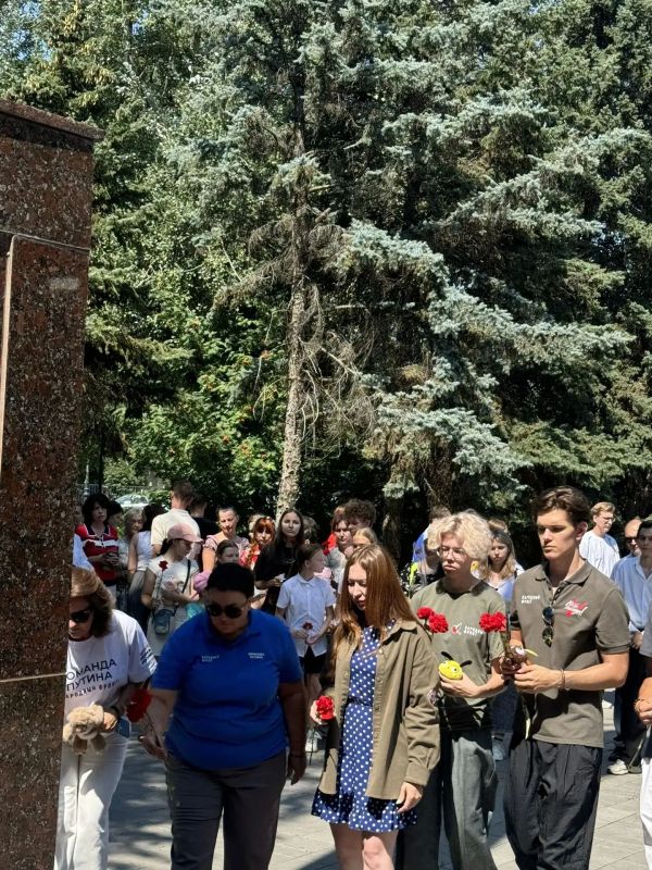 В Оренбурге почтили память погибших детей Донбасса В Оренбурге почтили память погибших детей Донбасса