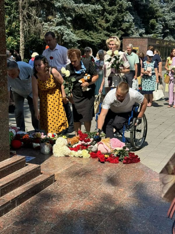 В Оренбурге почтили память погибших детей Донбасса В Оренбурге почтили память погибших детей Донбасса
