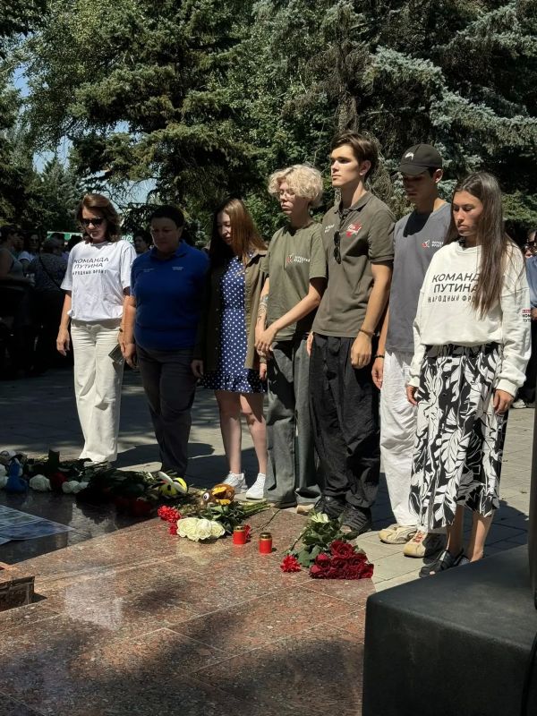 В Оренбурге почтили память погибших детей Донбасса В Оренбурге почтили память погибших детей Донбасса