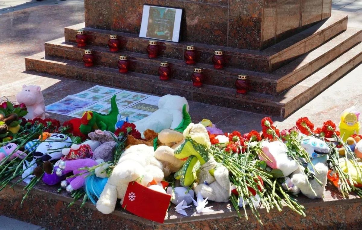 В Оренбурге почтили память погибших детей Донбасса В Оренбурге почтили память погибших детей Донбасса