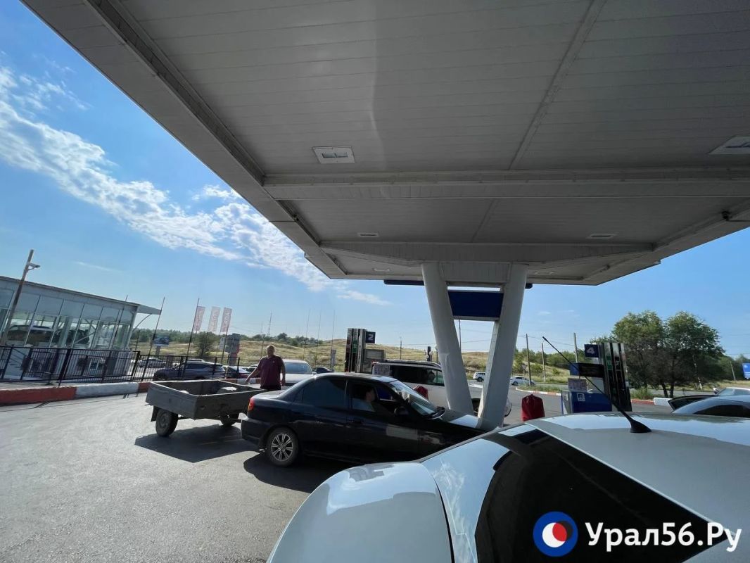 В Орске на одной из АЗС появился бензин, на других – уменьшились очереди В Орске на одной из АЗС появился бензин, на других – уменьшились очереди