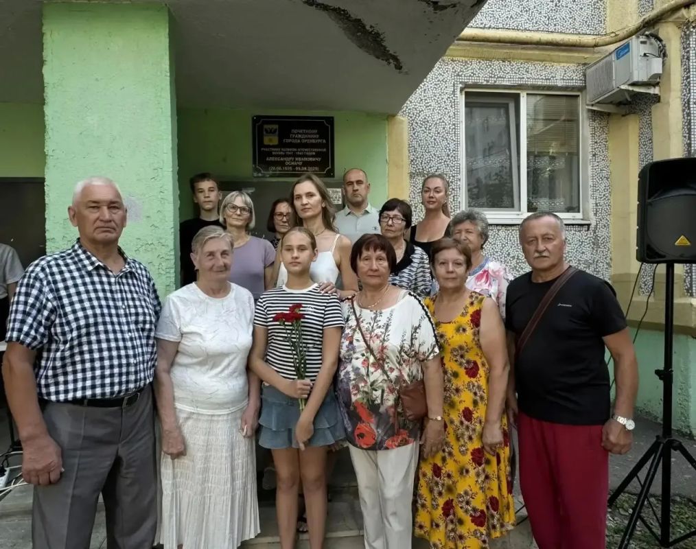 В Оренбурге открыли памятный знак участнику ВОВ Александру Осначу В Оренбурге открыли памятный знак участнику ВОВ Александру Осначу