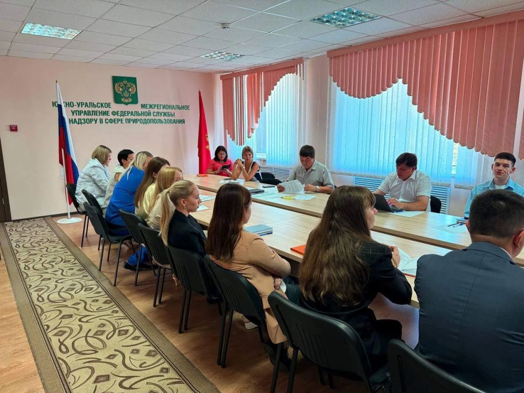 Заместитель руководителя Росприроднадзора Владимир Чернышев провел совещание в Южно-Уральском межрегиональном управлении Росприроднадзора в Медногорске - одном из 12 городов-участников федерального проекта «Чистый воздух»... Заместитель руководителя Росприроднадзора Владимир Чернышев провел совещание в Южно-Уральском межрегиональном управлении Росприроднадзора в Медногорске - одном из 12 городов-участников федерального проекта «Чистый воздух»...