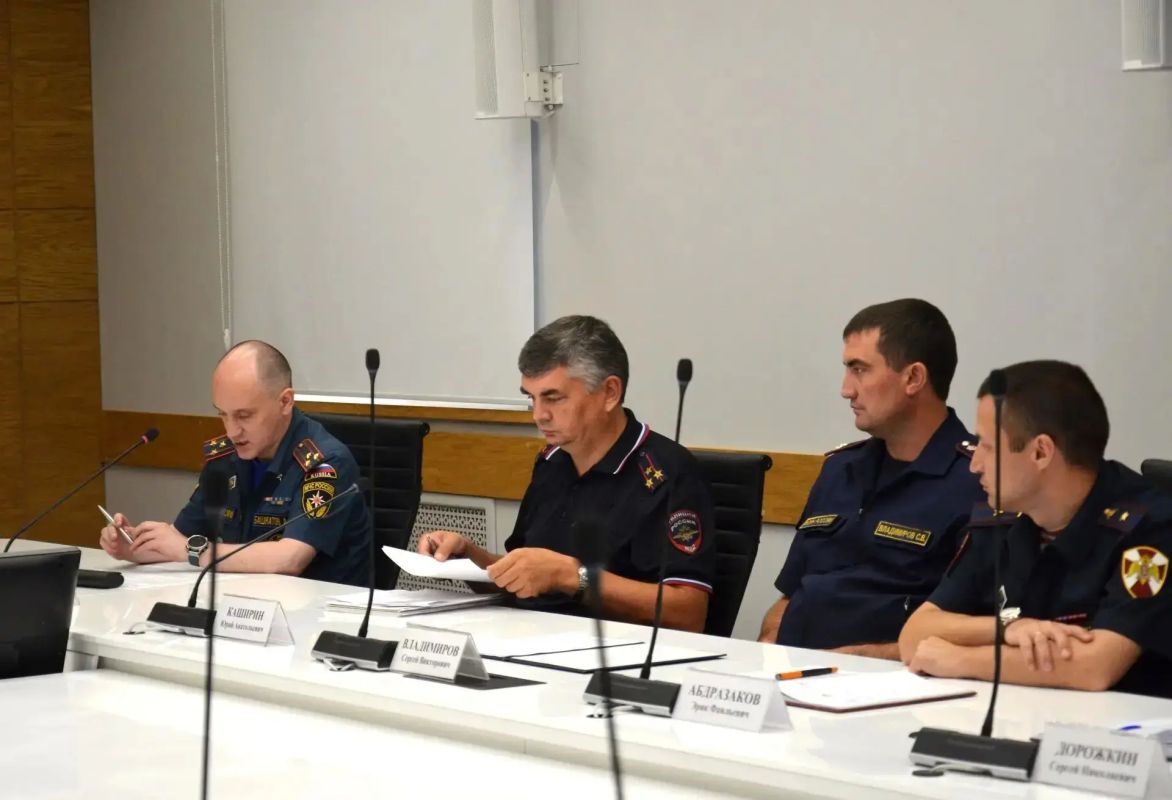 В Оренбуржье обсудили вопросы обеспечения безопасности на избирательных участках В Оренбуржье обсудили вопросы обеспечения безопасности на избирательных участках