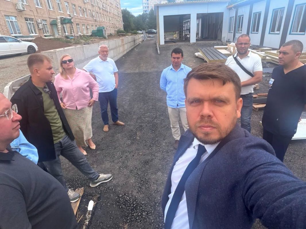 Посетил Областной центр хирургии и травматологии, проверил ход строительства нового модульного приёмного отделения, о котором ранее неоднократно рассказывал Посетил Областной центр хирургии и травматологии, проверил ход строительства нового модульного приёмного отделения, о котором ранее неоднократно рассказывал
