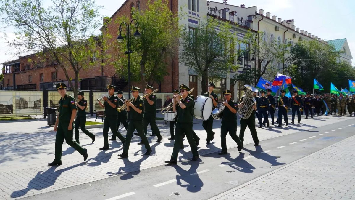 Никто, кроме нас: в Оренбурге отмечают 96-ю годовщину ВДВ Никто, кроме нас: в Оренбурге отмечают 96-ю годовщину ВДВ