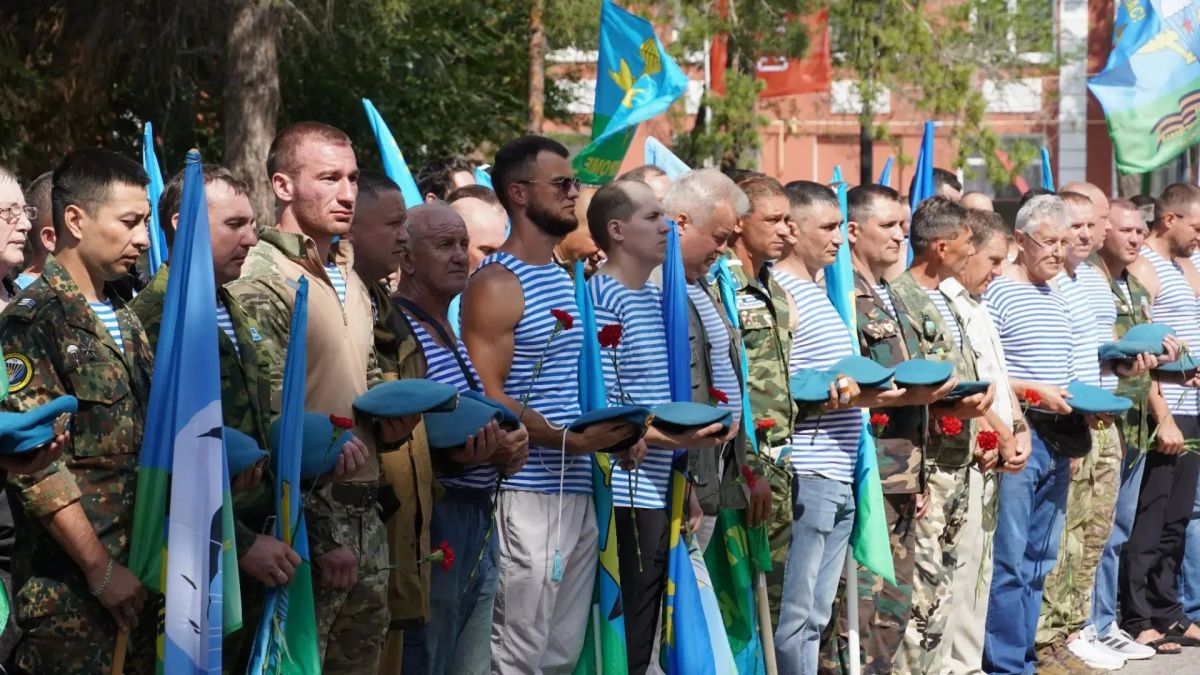 Никто, кроме нас: в Оренбурге отмечают 96-ю годовщину ВДВ Никто, кроме нас: в Оренбурге отмечают 96-ю годовщину ВДВ
