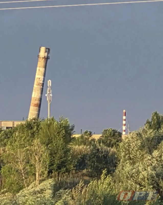 Подписчики ОРТ сообщают, по дороге из Татарской Каргалы в Оренбург запечатлели аварийный крен башни на птицефабрике в Сакмарском районе: Подписчики ОРТ сообщают, по дороге из Татарской Каргалы в Оренбург запечатлели аварийный крен башни на птицефабрике в Сакмарском районе: