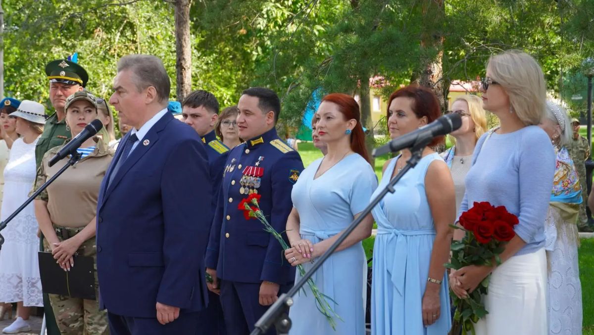 Никто, кроме нас: в Оренбурге отмечают 96-ю годовщину ВДВ Никто, кроме нас: в Оренбурге отмечают 96-ю годовщину ВДВ