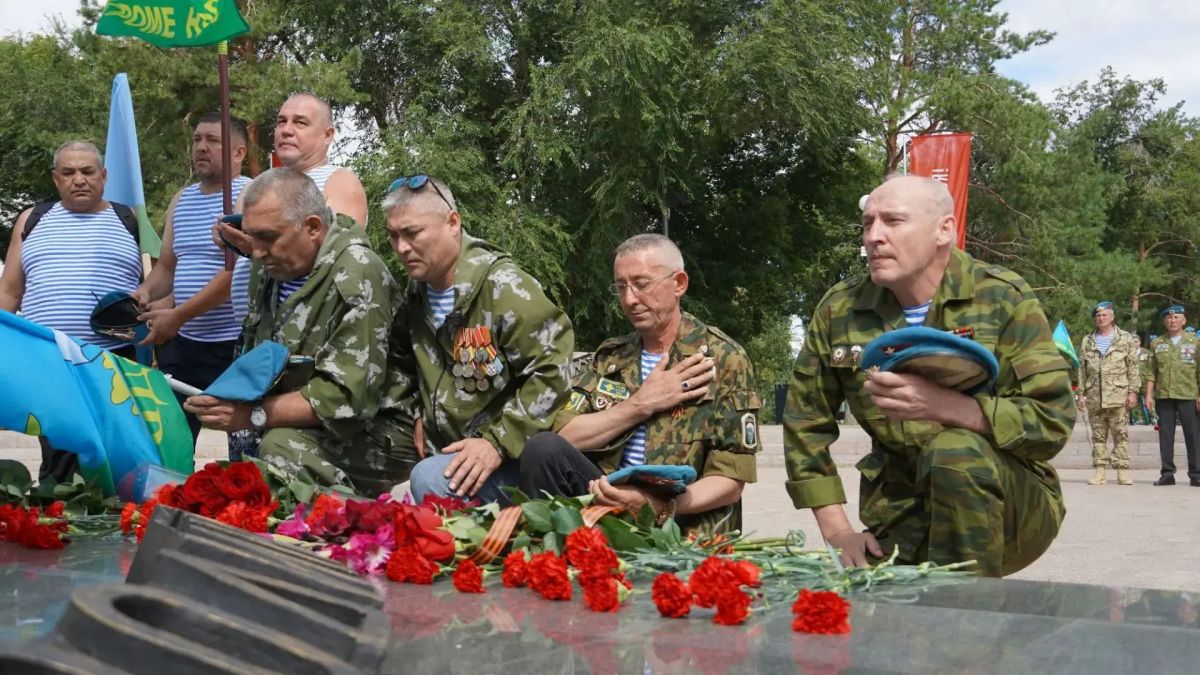 Никто, кроме нас: в Оренбурге отмечают 96-ю годовщину ВДВ Никто, кроме нас: в Оренбурге отмечают 96-ю годовщину ВДВ
