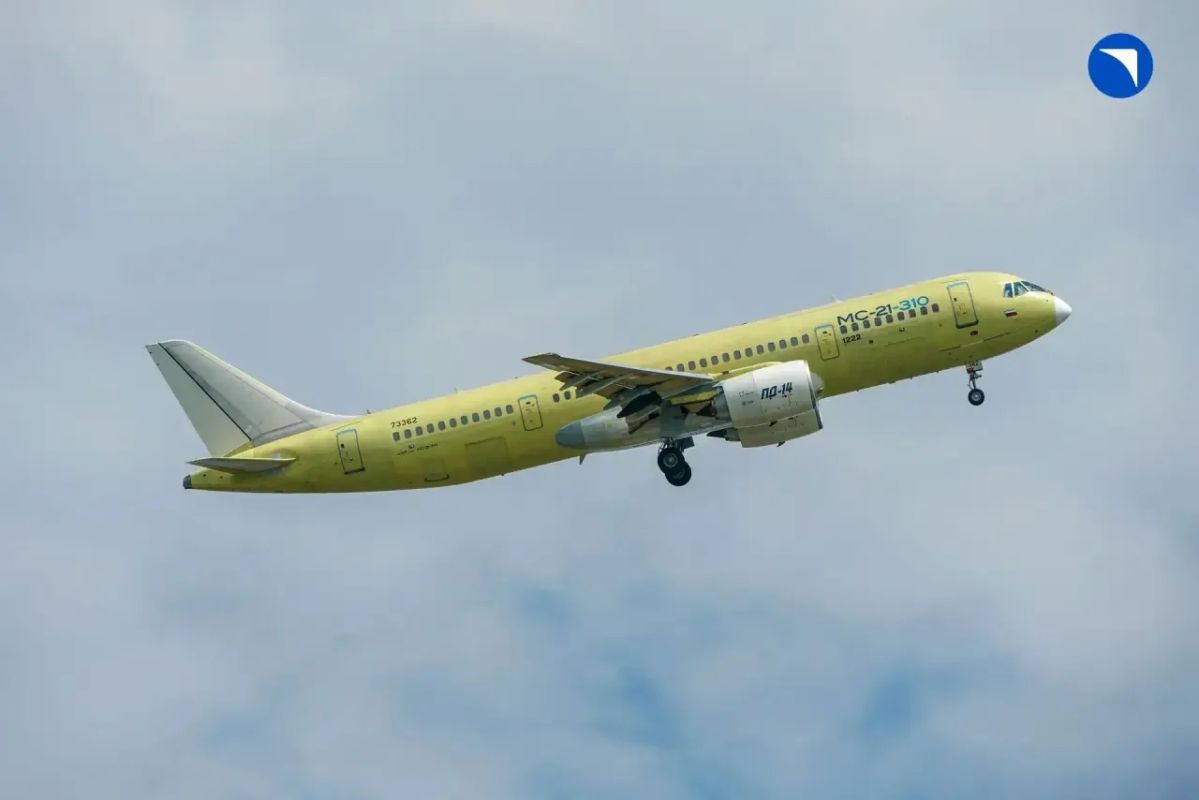 В России состоялся первый полёт серийного лайнера МС-21, собранного целиком из отечественных комплектующих