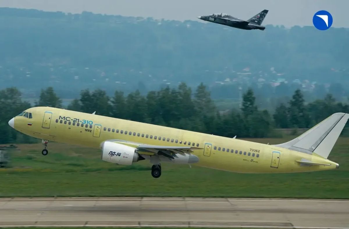В России состоялся первый полёт серийного лайнера МС-21, собранного целиком из отечественных комплектующих В России состоялся первый полёт серийного лайнера МС-21, собранного целиком из отечественных комплектующих