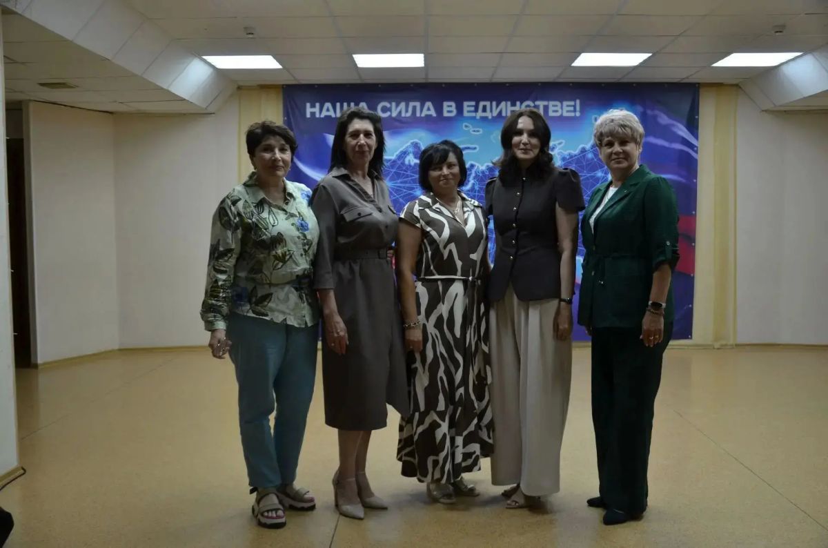 Скоро они встретят вас на избирательных участках! Скоро они встретят вас на избирательных участках!
