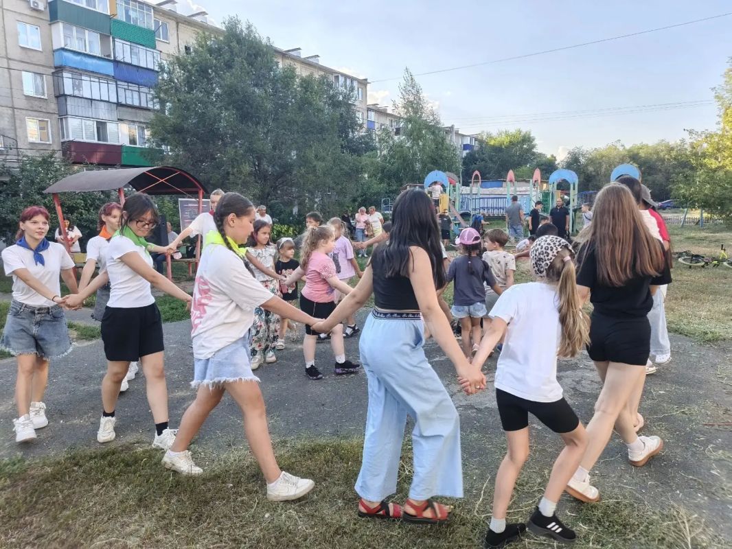 Праздник приходит в каждый двор Праздник приходит в каждый двор