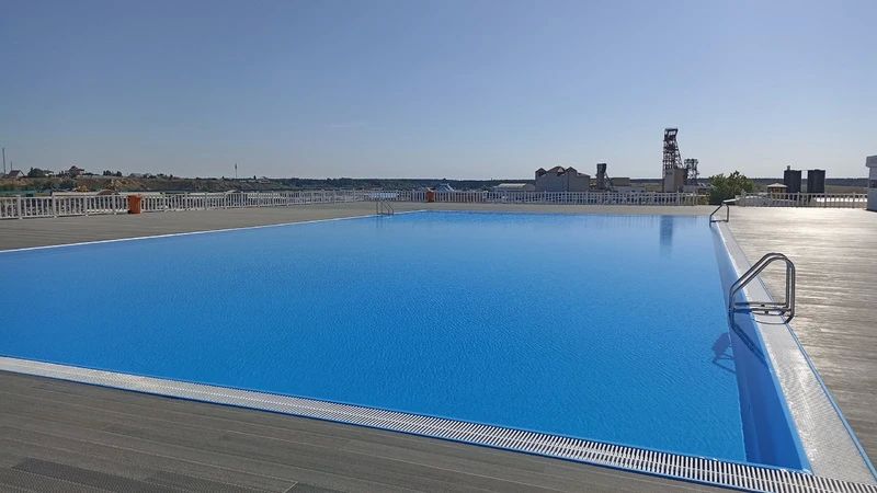 Бассейн под открытым небом заработал на соль-илецком курорте