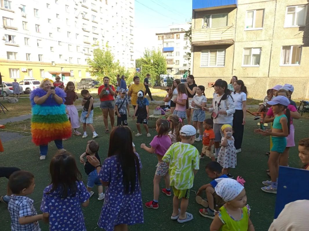 Праздник приходит в каждый двор Праздник приходит в каждый двор