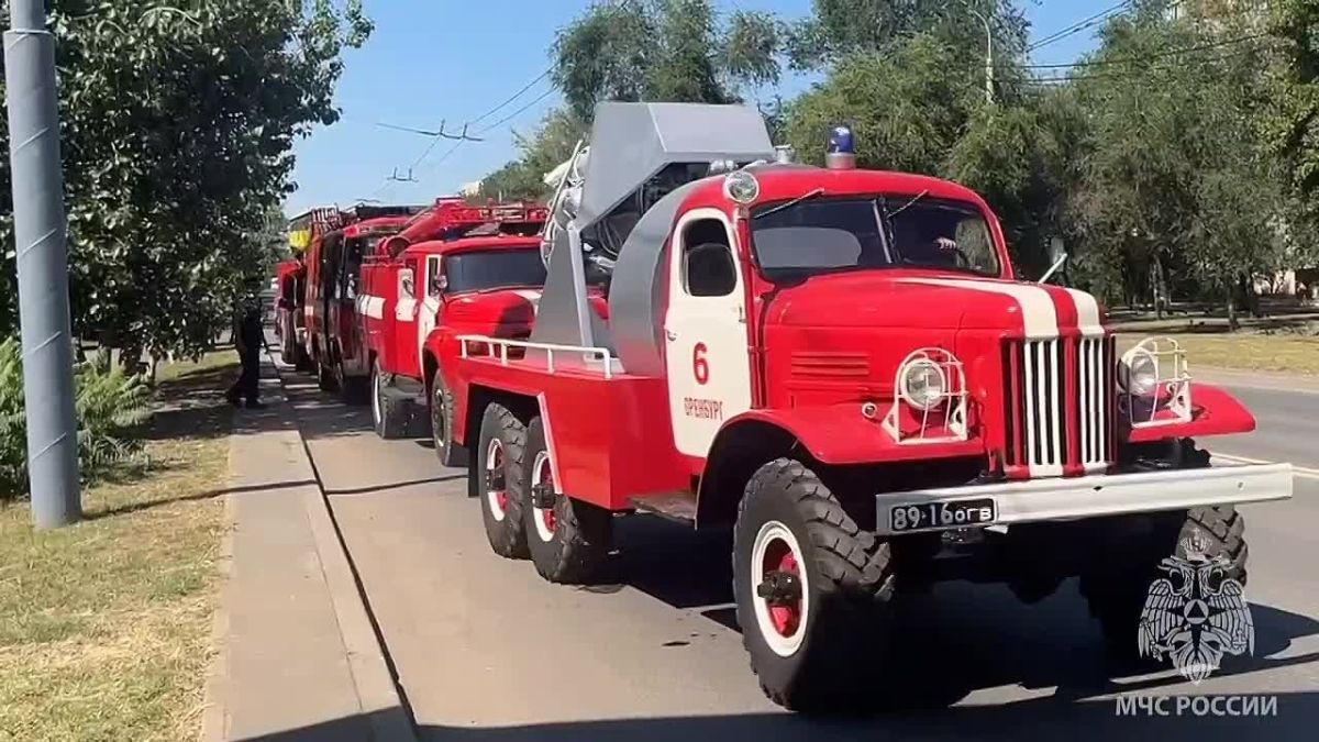 В преддверии Дня пожарной охраны Оренбургской области в региональном МЧС провели торжественные мероприятия