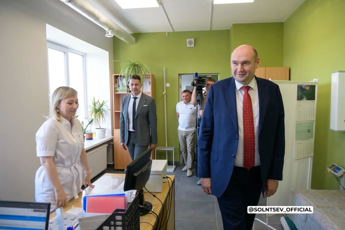Евгений Солнцев: Сегодня работаю в Орске.. После капитального ремонта открыли поликлинику на проспекте Никельщиков, обслуживающую почти 15,5 тыс. человек. Работы провели по нацпроекту «Продолжительная и активная жизнь» Евгений Солнцев: Сегодня работаю в Орске.. После капитального ремонта открыли поликлинику на проспекте Никельщиков, обслуживающую почти 15,5 тыс. человек. Работы провели по нацпроекту «Продолжительная и активная жизнь»