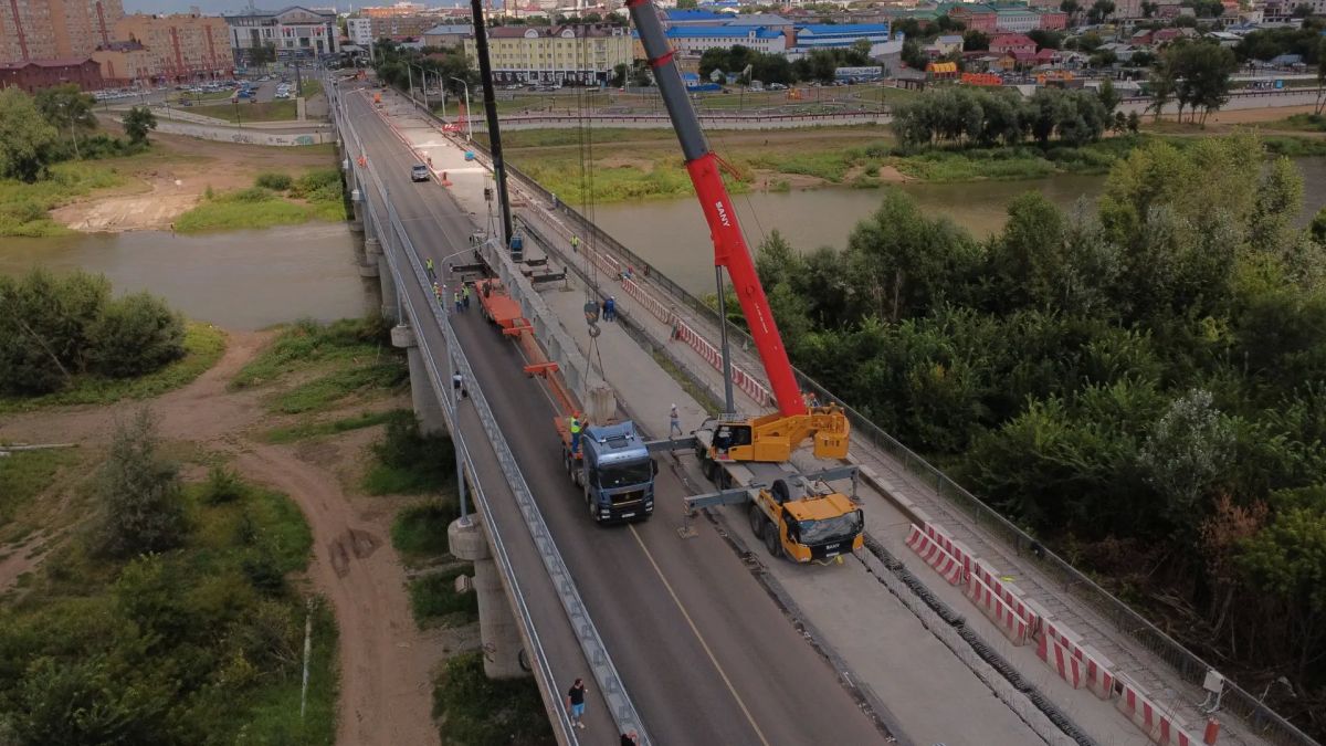 Знаете, для чего на самом деле перекрывают мост через Урал в Оренбурге? Знаете, для чего на самом деле перекрывают мост через Урал в Оренбурге?