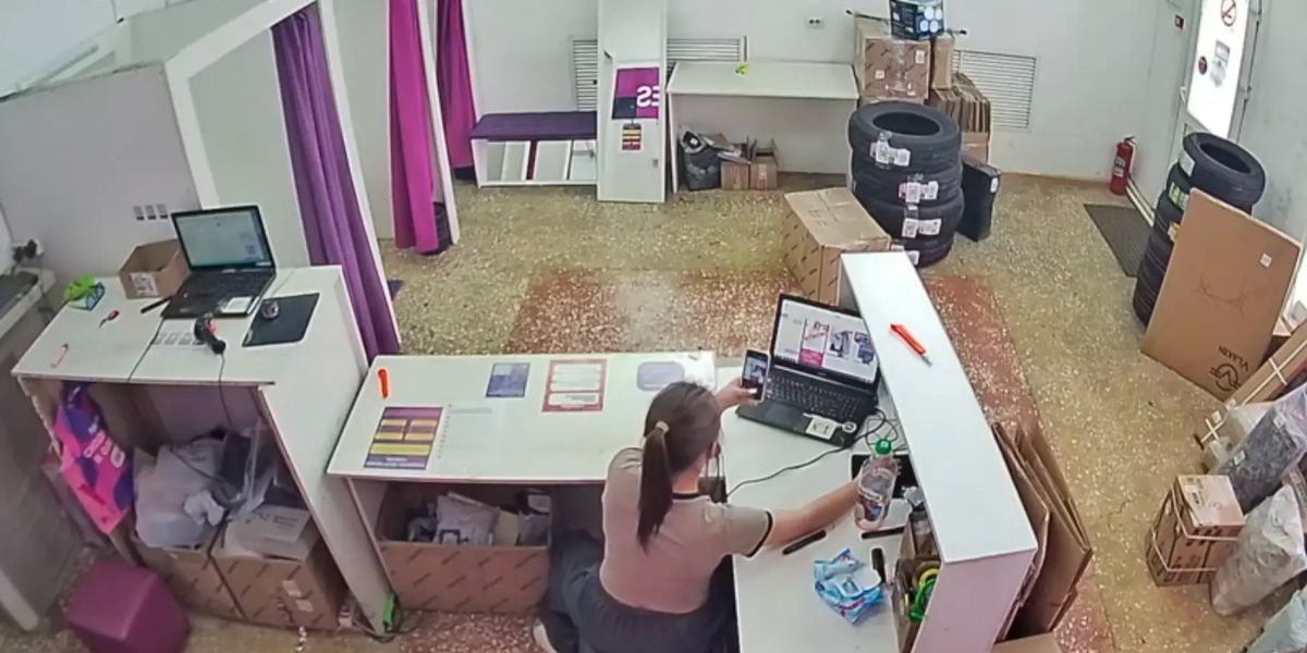 Полицейские Первомайского района задержали за мошенничество сотрудницу пункта выдачи заказов Полицейские Первомайского района задержали за мошенничество сотрудницу пункта выдачи заказов