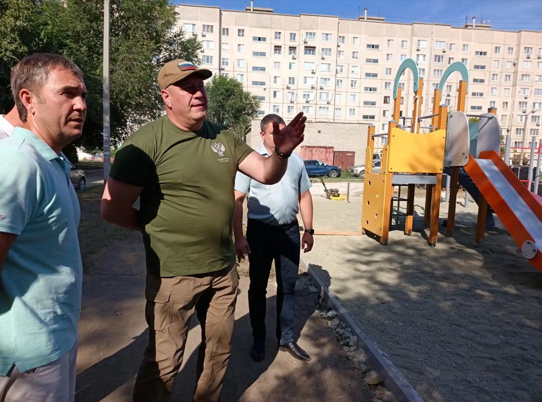 В Орске начали устанавливать новые детские площадки на улицах Огородной и Васнецова В Орске начали устанавливать новые детские площадки на улицах Огородной и Васнецова