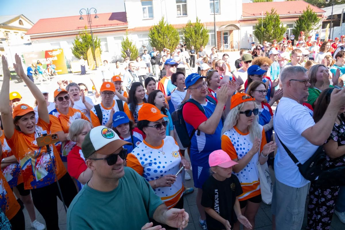 Оренбуржцы начали субботнее утро с зарядки и хорошего настроения Оренбуржцы начали субботнее утро с зарядки и хорошего настроения