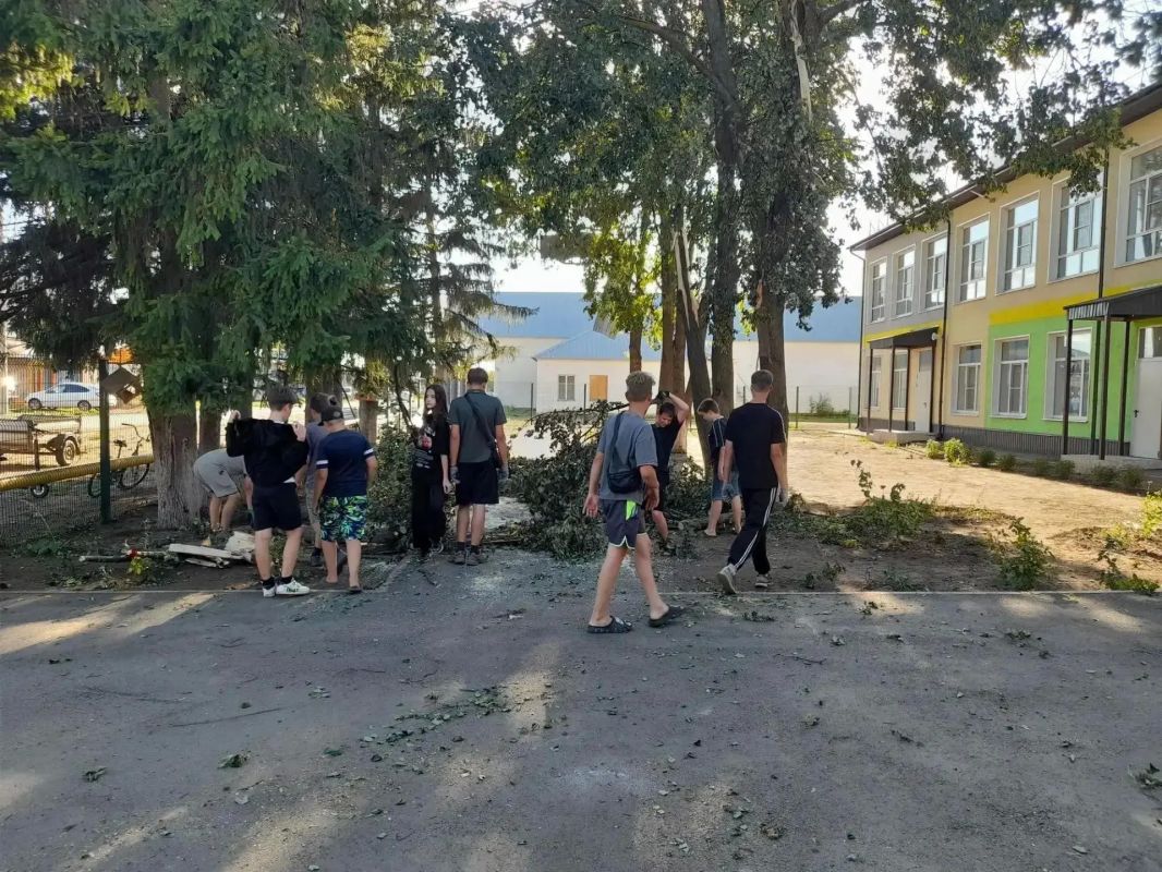 В Бузулукском районе продолжают ликвидировать последствия прошедшего урагана В Бузулукском районе продолжают ликвидировать последствия прошедшего урагана