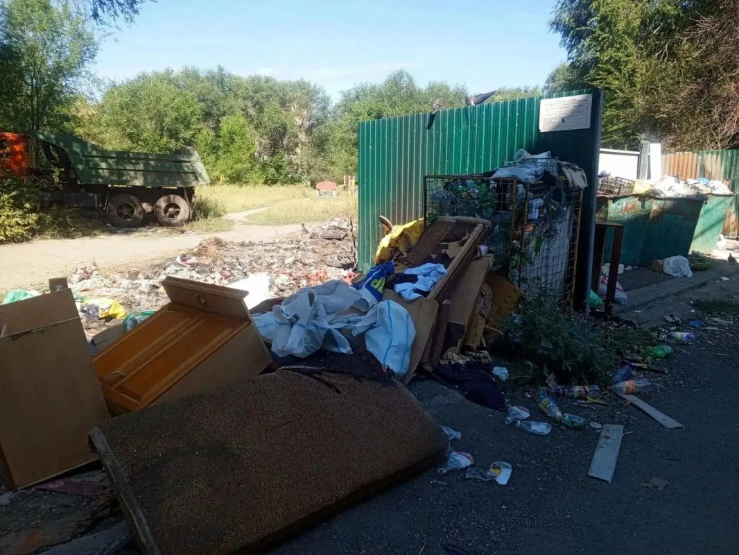 В Новотроицке убирают стихийные свалки В Новотроицке убирают стихийные свалки