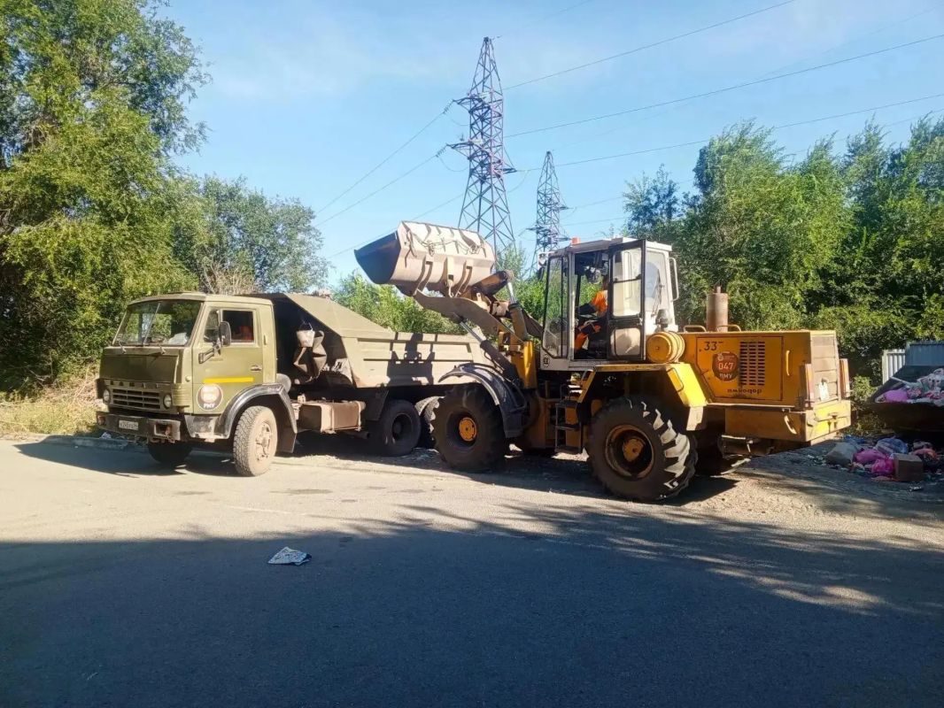 В Новотроицке убирают стихийные свалки В Новотроицке убирают стихийные свалки