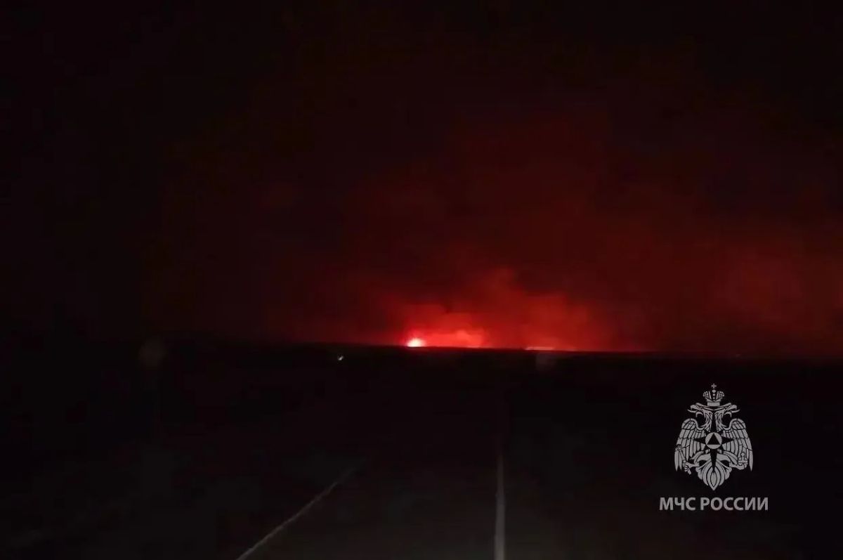 На востоке Оренбуржья больше 18 часов тушили крупный ландшафтный пожар