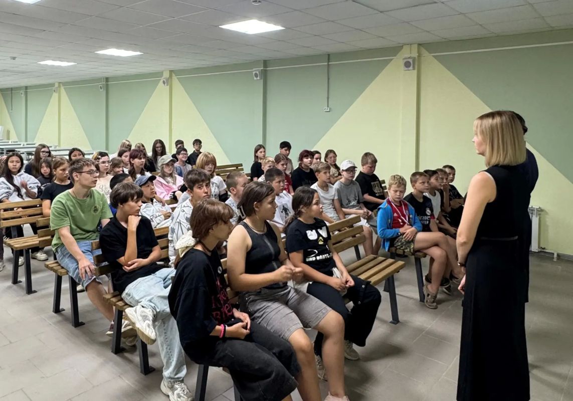 В Оренбурге наркополицейские провели в детском лагере «Факел» антинаркотическую встречу с использованием комиксов и интерактива В Оренбурге наркополицейские провели в детском лагере «Факел» антинаркотическую встречу с использованием комиксов и интерактива